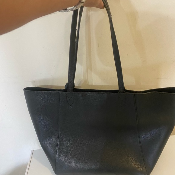 LOUIS VUITTON Lock Me - Cabas Tote Bag Shoulder Bag Leather Noir M42291 - Picture 4 of 9